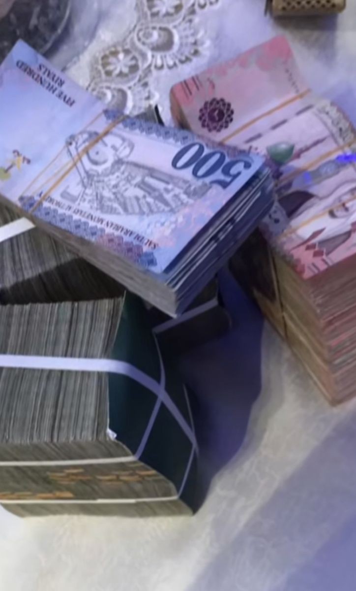 قوووول يارب

اللي ما قد فاز هذي  180,000 آلاف ريال 
ثلاثة فائزين 
 و Apple iPhone 13  📱💸💰 ✅

بس• تابعني

ريتويت ولايك واكتب تم 👍❤️