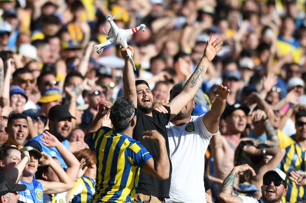 RosarioCentral's tweet photo. LA OBLIGACIÓN DE PARECERSE 🤣 https://t.co/KbrBrg4hsb