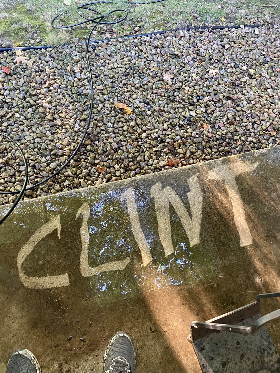 ClintSteketee's tweet photo. Beautiful day for some much needed power washing around the house. Had to write my name out as I was going along 😂 https://t.co/OMMTyNHSJ5