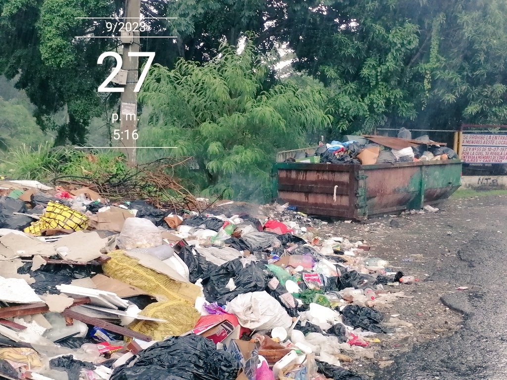 5mentariosPTY's tweet photo. ¡@ENSApanama el problema de la basura en San Miguelito no se arregla ni cobrando mensualidad en la factura  de @NetflixLAT  o amarrao con el Super Mercado!  El problema es incapacidad de @revisalud y  falta de autoridad @musamicontigo @AAUD_Panama @MiAmbientePma @MINSAPma #Panamá https://t.co/8mrU2uTFE4