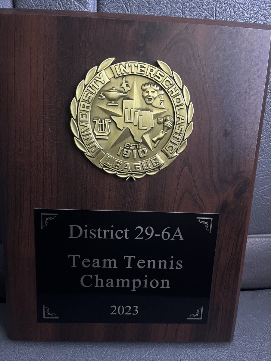 UNDEFEATED.
DISTRICT.
CHAMPIONS.

The bears knock off Health Careers 10-4 in the final to claim their first ever team tennis district championship!