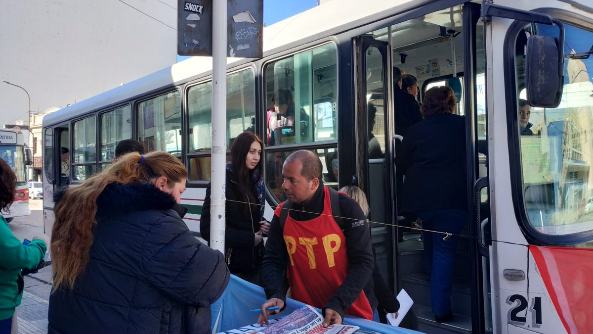 PTPChubut's tweet photo. Massa Presid Glinski Dip, para frenar a la derecha de Milei, Bullrich y seguir luchando por un rumbo popular y nacional #DefenderLoConquistado #TierraTechoTrabajo #UnionPorLaPatria @jglinski @SergioMassa @PCRargentina @JCAlderete_CCC @emilioromanlp @FitaGustavo @cgt_camioneros https://t.co/f0ZACtJx47