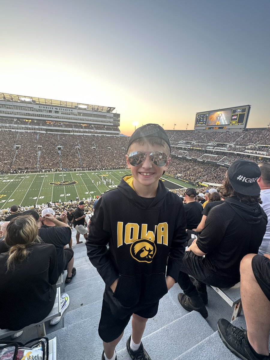 JJohnson2008's tweet photo. Offense so hot, you need some shades.
#fightforiowa https://t.co/yRUfy1kWrP