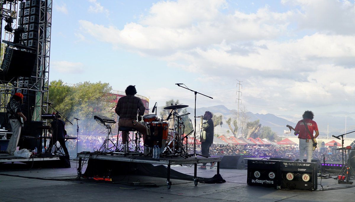 Nuestros amigos de <a href="/PorterOficial/">Porter</a> ya están en el escenario 👽🌵🤩