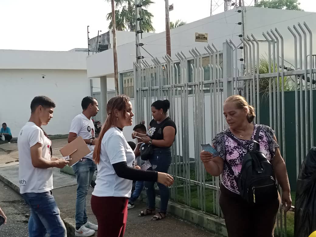 JCaripe1's tweet photo. #30Sep23 | Nosotros seguimos en lo nuestro Promoviendo la candidatura de @prospericarlos en el centro de #Maturin #PquiaSanSimon rumbo a la consolidación de nuestro candidato #Unitario el #22Oct https://t.co/nm7oPUyWwR