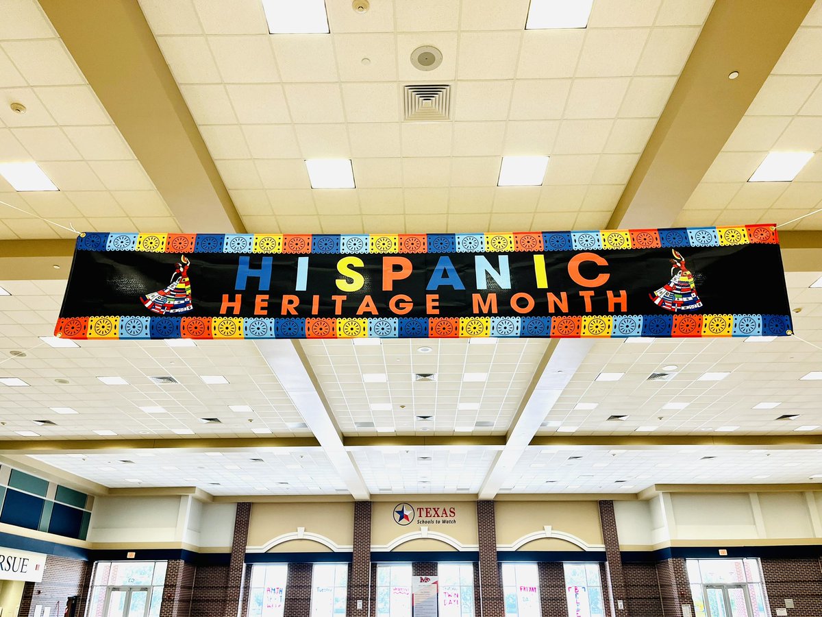 #HispanicHeritageMonth continues. We ❤️ the new banner that welcomes everyone to Bobcat Country!❤️💙🐾😻 #Believe #WeAreMiller #BuildPearlandProud