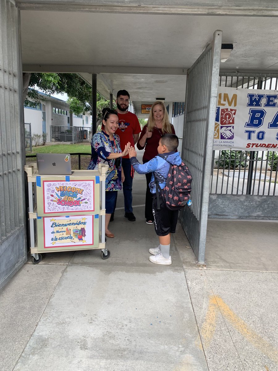 sharonstewPrin's tweet photo. It’s all smiles at Saturday School today! 🦅🎨📚@kristinecvar  @nlmusd #nlmusd @sirchseis https://t.co/SbIWoEOSLU