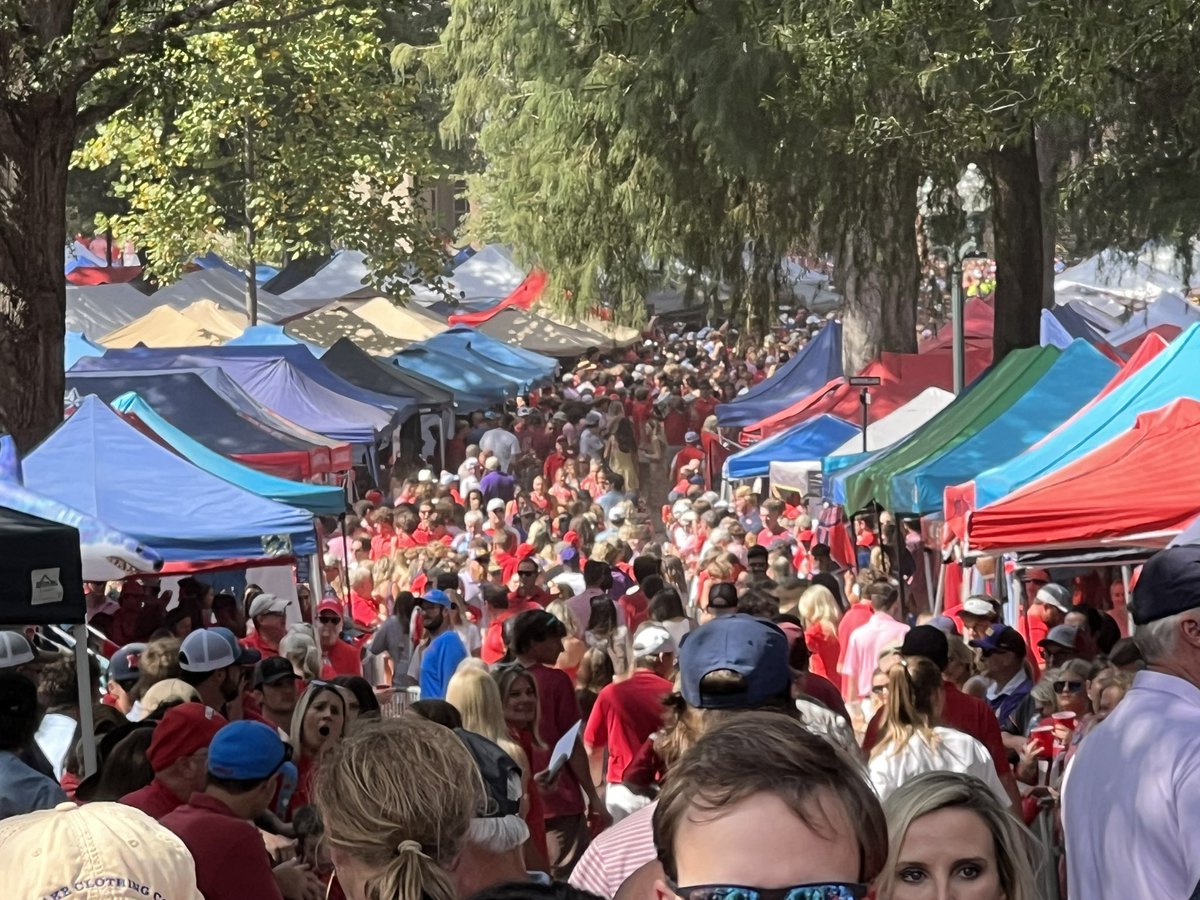 BradLoganCOTE's tweet image. The LSU Game

#OleMiss | #TheGrove