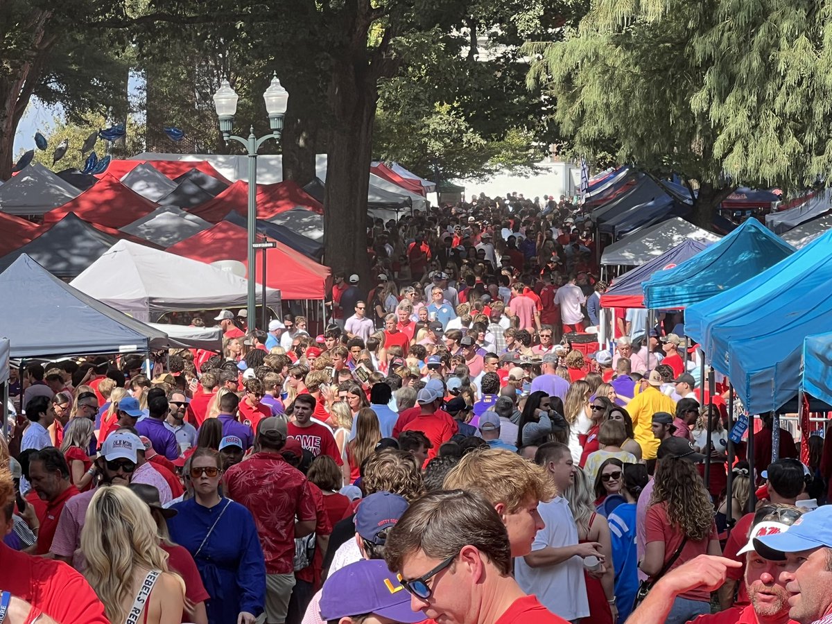 BradLoganCOTE's tweet image. The LSU Game

#OleMiss | #TheGrove