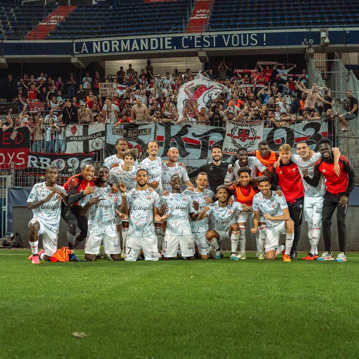 EAGuingamp's tweet photo. Gast ! 8 ans qu'on attendait ça, je peux vous assurer qu'on va bien la savourer celle-là 😋

#SMCEAG #TeamEAG #WarRaok https://t.co/IFJashEb4C