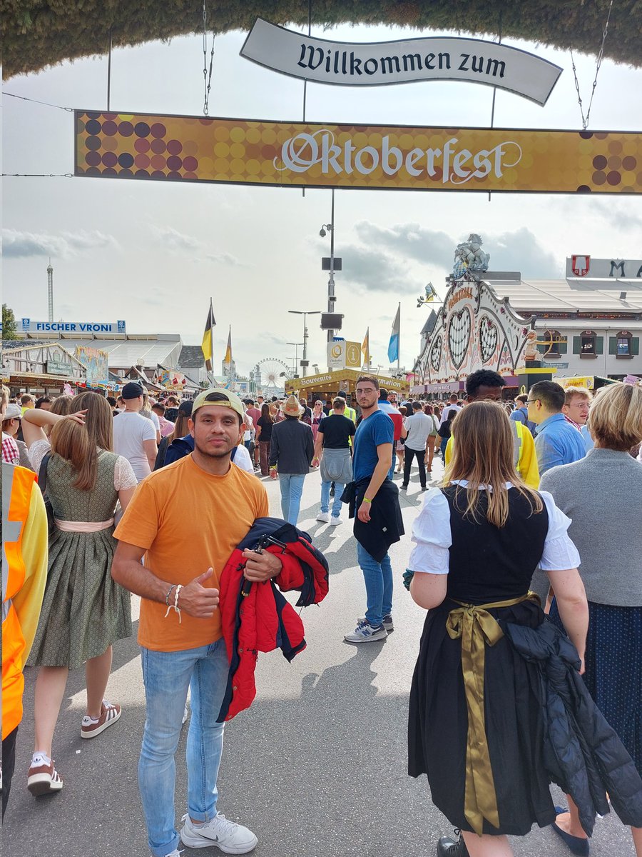 UpcVasquez's tweet photo. #Oktoberfest #HakunaMatata #Deutschland 2023 #GoodVibes 😉😉 https://t.co/GIvn05uk1u