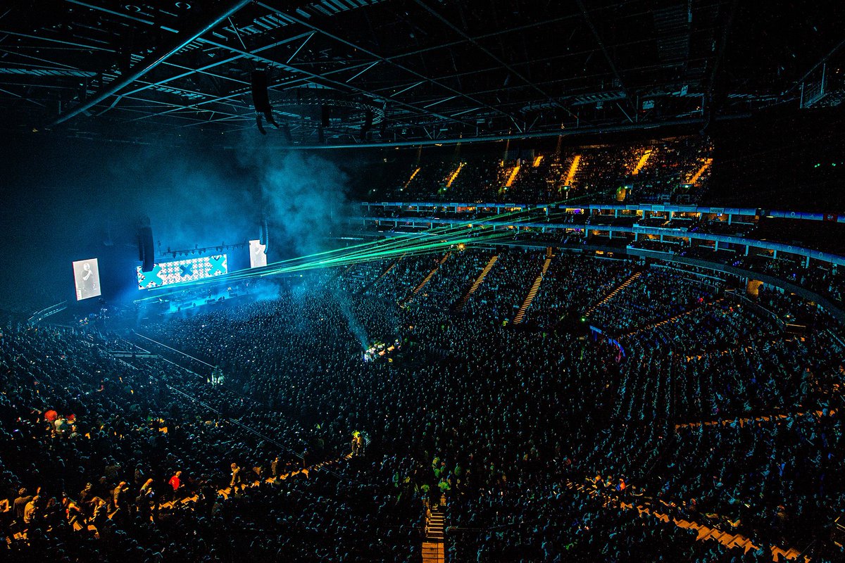 neworder's tweet photo. Thank you London, it’s always special 🇬🇧 #NewOrderLive 

📸 Joe Okpako https://t.co/3MYZ9kuzEk