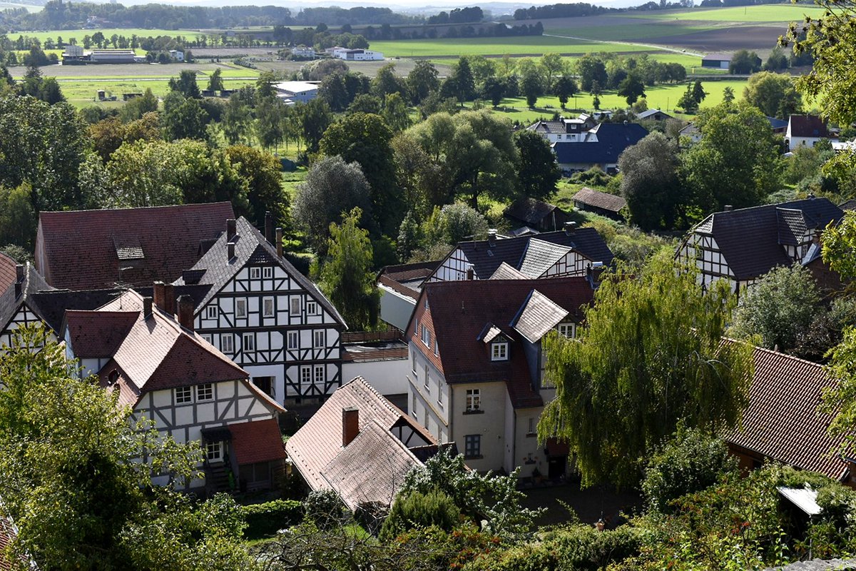 Kind_und_Kegel's tweet photo. Unsere Reise nach #Nordhessen: Besuch der hübschen Fachwerkstadt Felsberg mit der historischen Felsburg 🏰, die auf einem schroffen Basaltfelsen thront. https://t.co/MRPMzVJYyT