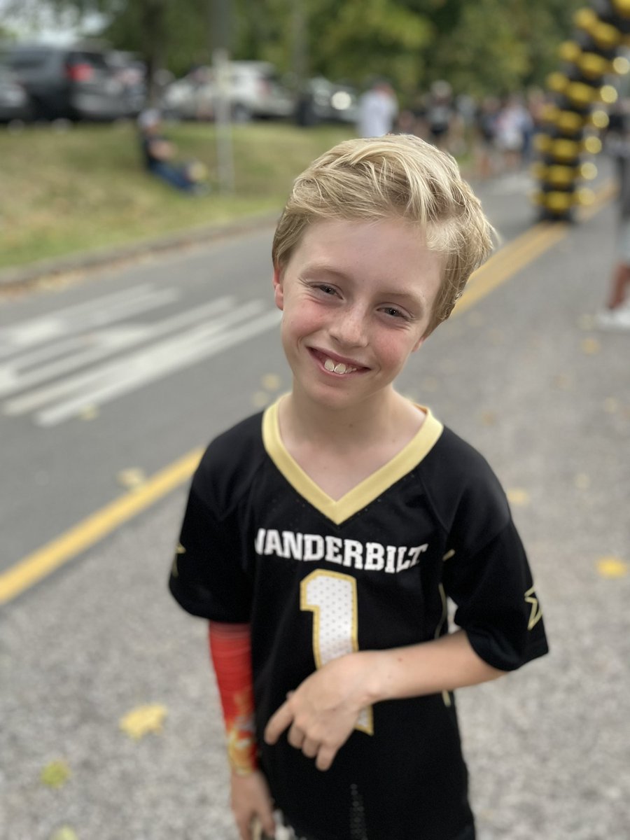 stephnewton's tweet image. Has there ever been more proof that the Newtons are masochists than being @Cubs and @VandyFootball fans? Our poor kids. #BuildingCharacter