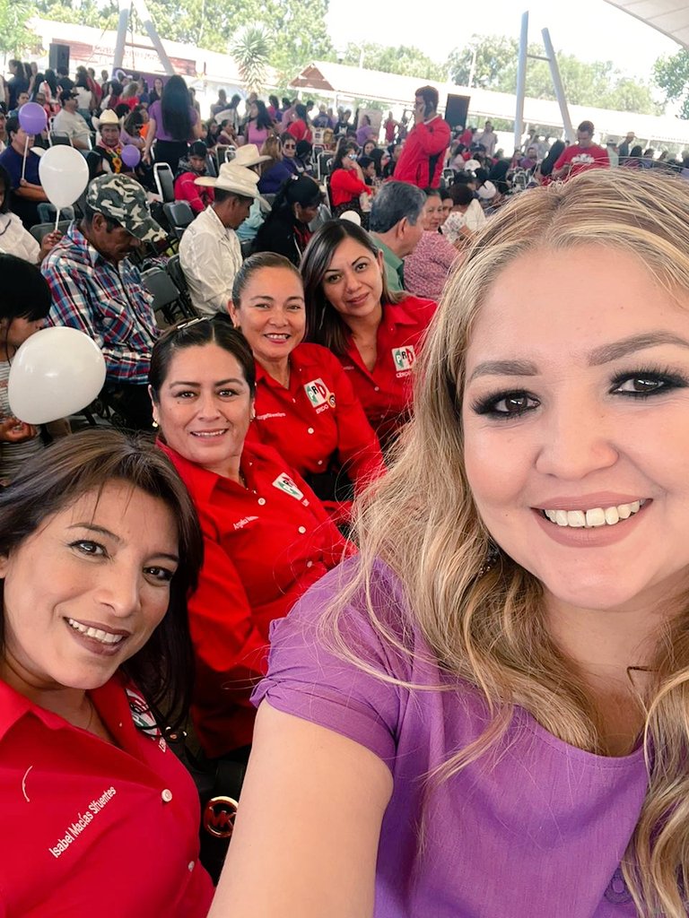 MISABELMACIAS's tweet photo. Con las mujeres todo y sin nosotras nada ‼️👏🏼 
Toma de protesta de las dirigencias del ONMPRI, felicidades a Brenda Bandt Ceballos  de Onmpri Lerdo,  a @GabyHLopez por la Revolución de la Igualdad‼️ 
Gracias @MonseArcosV por tu compromiso con las mujeres, bienvenida a Dgo. https://t.co/gagW6hjZ1K