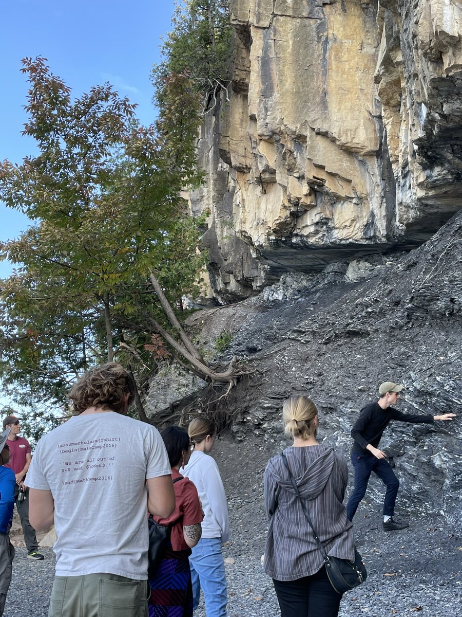 jmharris777's tweet photo. A beautiful day for an @UVMplantbio department hike with faculty, students, friends and family! A perfect fall day! @uvmvermont #VermontFall https://t.co/fKI7M1iKxe