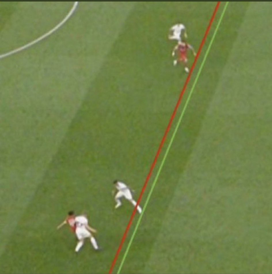 TheDalglishStnd's tweet photo. I actually can’t believe the incompetence of the VAR officials!!!
Look at this!!!!! #VAR 
It’s onside!!!!!!! #LIVTOT https://t.co/AyNAhYLoch