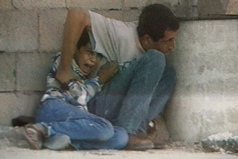 DannysInferno's tweet photo. 30/09/20
RIP #MuhammadalDurrah murdered in cold blood by #JewishSupremacists . He was 12 years old: out with his father who could not protect him. 

The israeli government tried to refute evidence.

#VivaPalestina #Stopisraeliterrror https://t.co/uYR5CNCF41