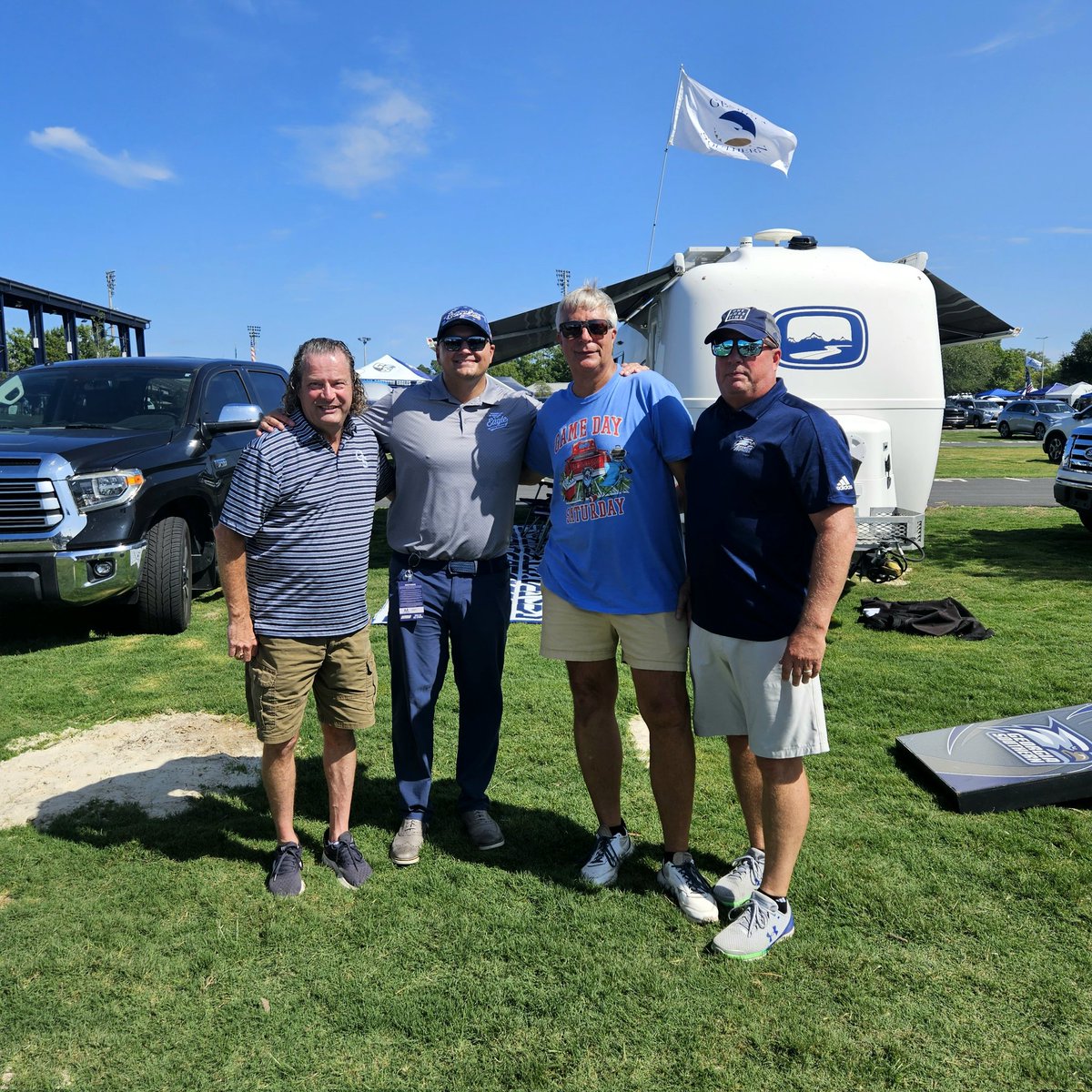 ScottMulkey76's tweet photo. Game Day at Paulson for @GSAthletics_FB! Cornhole competition has been fierce, so @JaredBenko joined in! #HailSouthern #PackPaulson https://t.co/p1cLETLorP