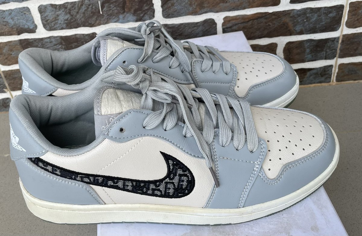 HonchoLeei's tweet photo. I have decided to giveaway a Jordan 1 Retro Dior to one of my @friendtech key holders, grab my keys

 https://t.co/8WhnPomZiC

criteria for the for winning this beauty will be announced once I reach 50 holders. #friendtech https://t.co/gzE87s1NaX