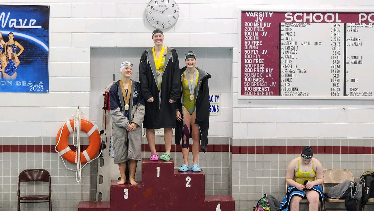 PerhamSwimming's tweet photo. 100 Breaststoke: Cate Diggins 1st Place and Madi Kratzke 2nd! https://t.co/QWEg6OV6Tn