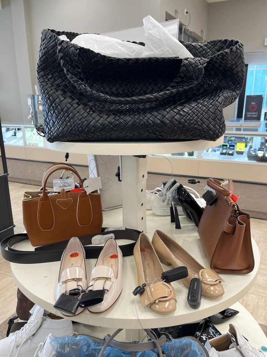 _oMonica_'s tweet photo. Fashionistas, Nordstrom in Downtown Vancouver is having a massive sale on designer shoes. Don't miss your chance to snag a pair at 70% off! https://t.co/5qCoBOGeta