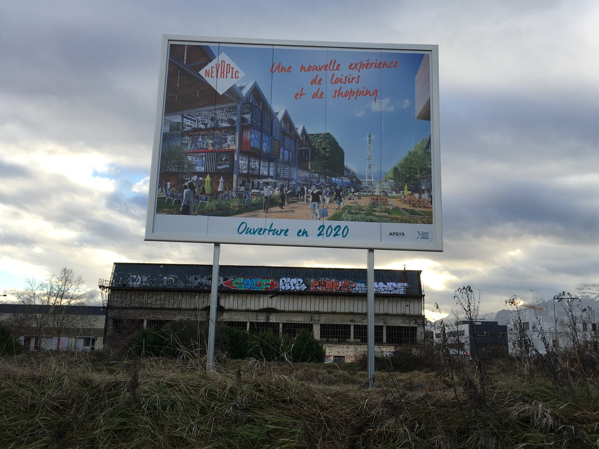 OlivierRazemon's tweet photo. Laurent Wauquiez retire la région AURA du dispositif Zéro artificialisation nette : "Mettre sous cloche les décisions des permis de construire sur la ruralité, cela signifie qu’on s’interdit toute forme d’avenir"
La "forme d'avenir" pour la ruralité que Wauquiez prépare: https://t.co/48uaU5L12t