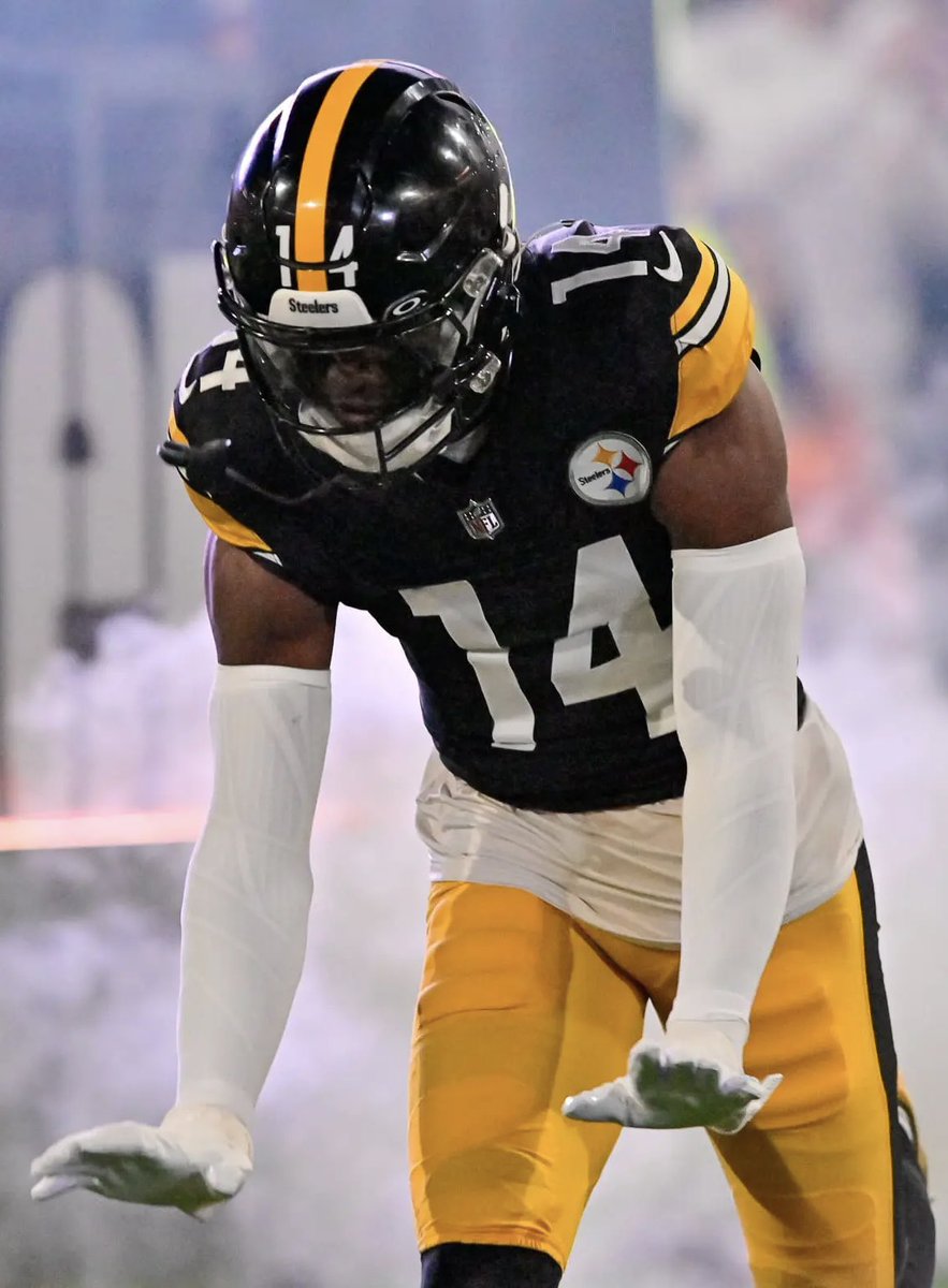 PickensBurgh's tweet photo. PICKENSBURGH OFFICIAL PREDICTION

We are 2-1 with these so far,

Steelers vs Texans 

Final: 40-10 Steelers win 🏆 

Kenny Pickett breaks out this game and goes for 310 yards with 4 TDs

George Pickens: 170 yards 2 TDs

CJ Stroud: 150 pass yards 1 TD

#Steelers #Texans https://t.co/MvEN1VHfsV