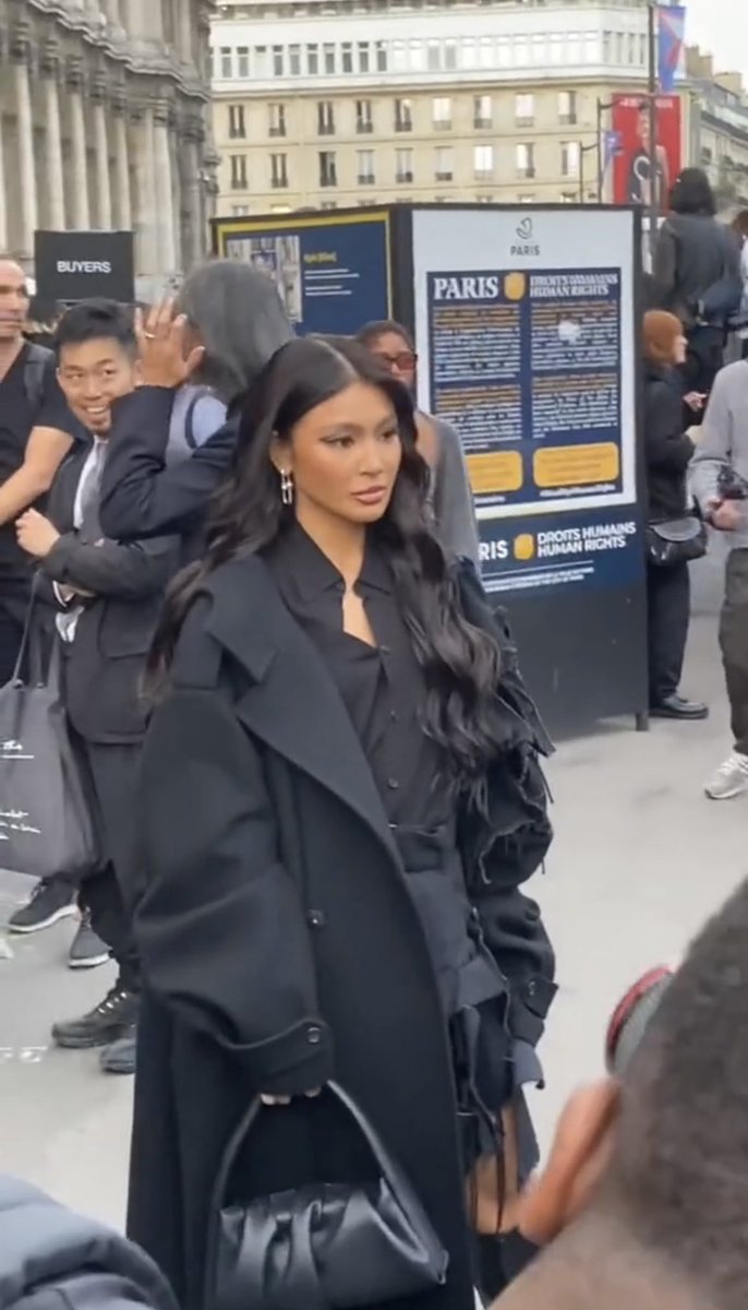 x01_mer's tweet photo. 🇫🇷 #nadinelustre #pfw 📷quynhanhshyn_ https://t.co/KWMfFyljj2