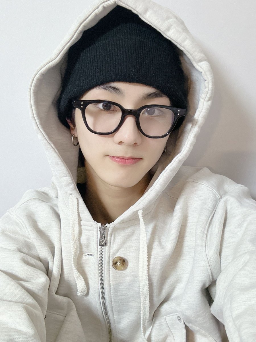 ADAMBELIEBER's tweet photo. ♥︎.     𝗅'𝖺𝗆𝗈𝗎𝗋    おごり.   𝗅𝖾  𝖼𝗈𝗎𝖼𝗁𝖾𝗋 
𝗆𝗒  𝖽𝖺𝗒𝗌  𝖺𝗋𝖾  𝗁𝖺𝗉𝗉𝗂𝖾𝗋  𝖻𝗒  𝗒𝗈𝗎𝗋  𝗌𝗂𝖽𝖾. https://t.co/JjYskIhuYk