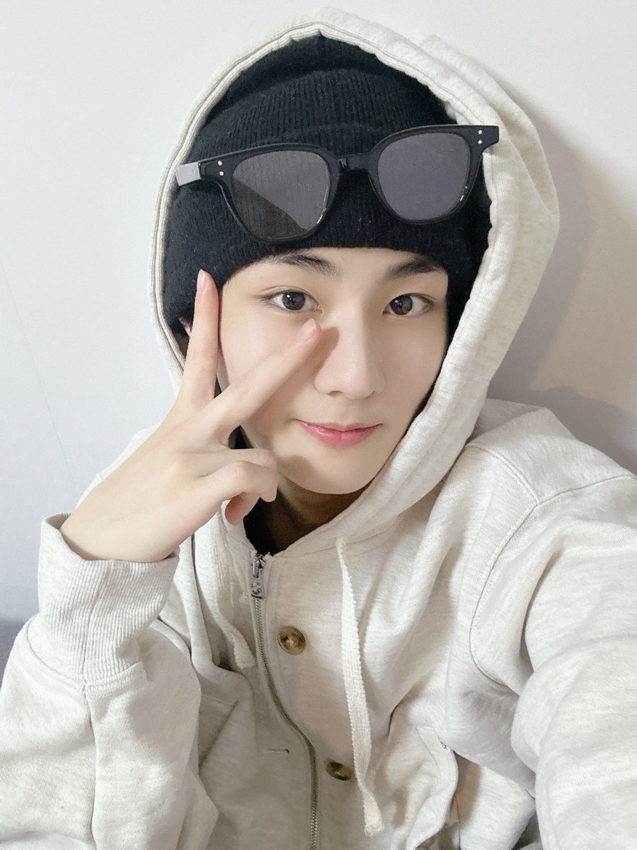 ADAMBELIEBER's tweet photo. ♥︎.     𝗅'𝖺𝗆𝗈𝗎𝗋    おごり.   𝗅𝖾  𝖼𝗈𝗎𝖼𝗁𝖾𝗋 
𝗆𝗒  𝖽𝖺𝗒𝗌  𝖺𝗋𝖾  𝗁𝖺𝗉𝗉𝗂𝖾𝗋  𝖻𝗒  𝗒𝗈𝗎𝗋  𝗌𝗂𝖽𝖾. https://t.co/JjYskIhuYk