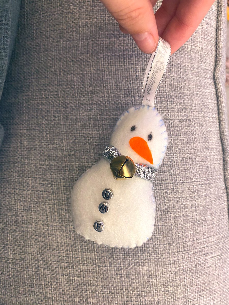 Grandparents are the salt of the earth. My eldest needs to be doing something all the time which can be tiring 🫠 so today, my mum did some sewing with him and I’m absolutely living for this adorable snowman ☃️