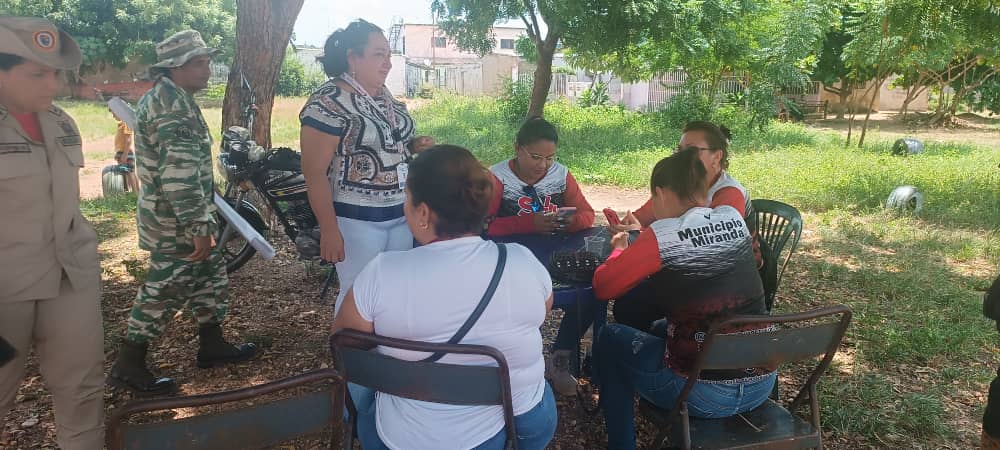 gmhogarespatria's tweet photo. #30Sep 🩺 La FGMHP junto al Sistema de Misiones y Grandes Misiones, Guardia del Pueblo y Médicos Integrales Comunitarios realizaron Jornada de Atención Integral dirigida a los milicianos del sector San José Obrero, municipio Francisco de Miranda, estado #Guárico. https://t.co/qOMZCBQLq9