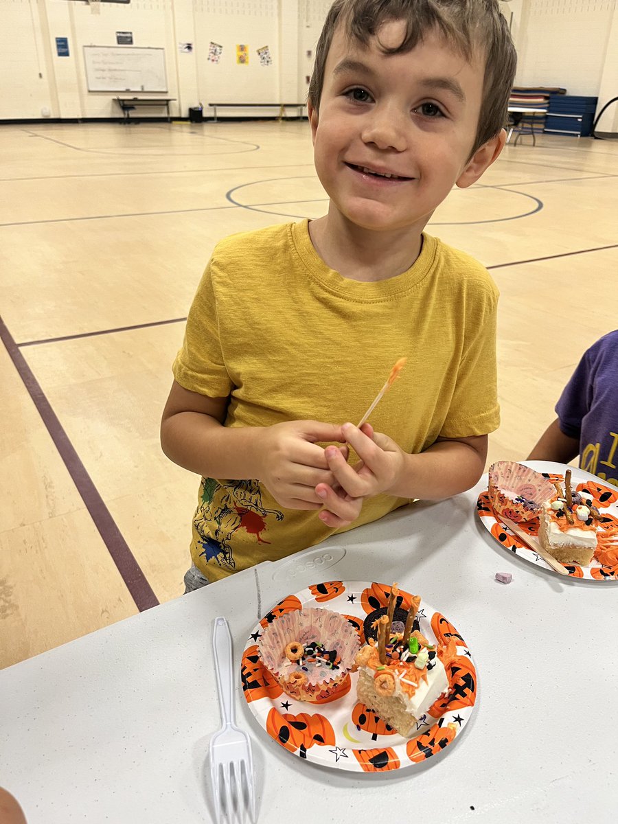 DebbieSkaggs8's tweet photo. My 5 year old said, “Career Day was the BEST!!” @HES_HCS #winningforkids #hamptonproud https://t.co/tHuScvtnjC