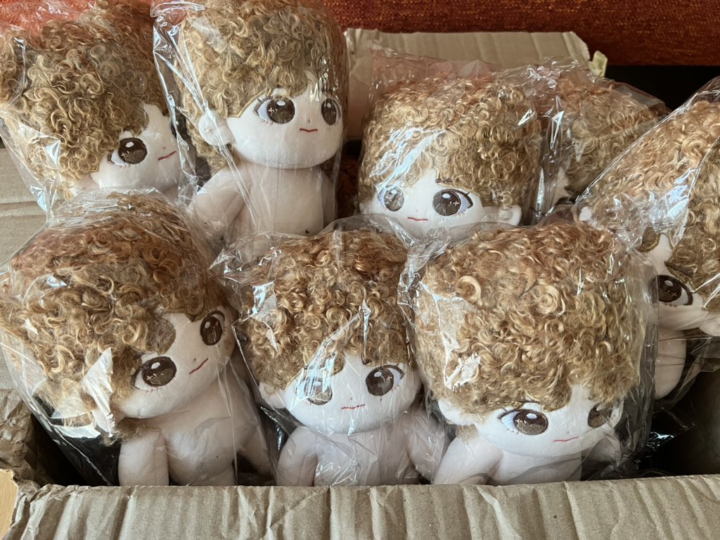 beetinypromise's tweet photo. Look what arrived today in the mail!
I will be sorting these and hope to mail them out before Halloween? Hopefully?
Thank you @Soop_doll for shipping it out quickly
#beetinyupdates https://t.co/TshTKpSEYs