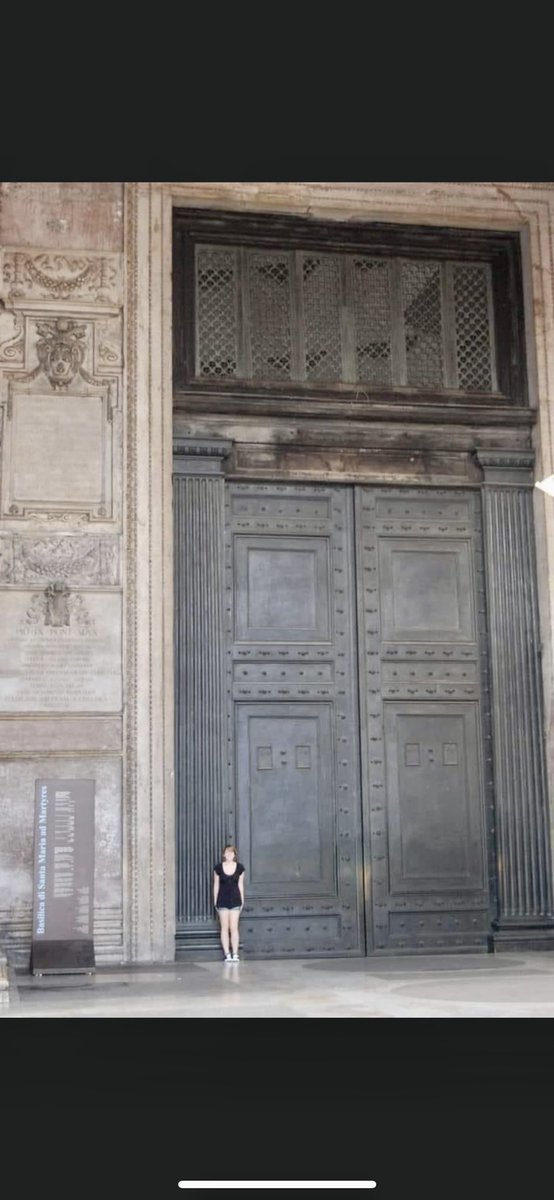 This door is one of the oldest doors in the world, located in the Pantheon in Rome, it was built in 118-126 AD, during the time of Emperor Adriano. #rome #roma #airbnb #cinecitta #holiday #accomodation #vacation #movie #cineluxrome #all_shots #amazing #art #awesome #baby