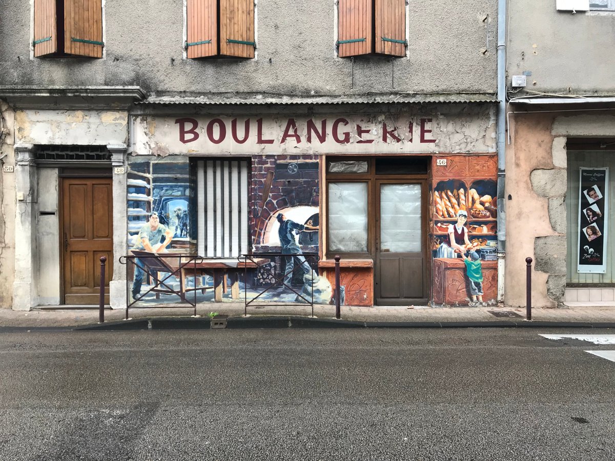 OlivierRazemon's tweet photo. Laurent Wauquiez retire la région AURA du dispositif Zéro artificialisation nette : "Mettre sous cloche les décisions des permis de construire sur la ruralité, cela signifie qu’on s’interdit toute forme d’avenir"
La "forme d'avenir" pour la ruralité que Wauquiez prépare: https://t.co/48uaU5L12t