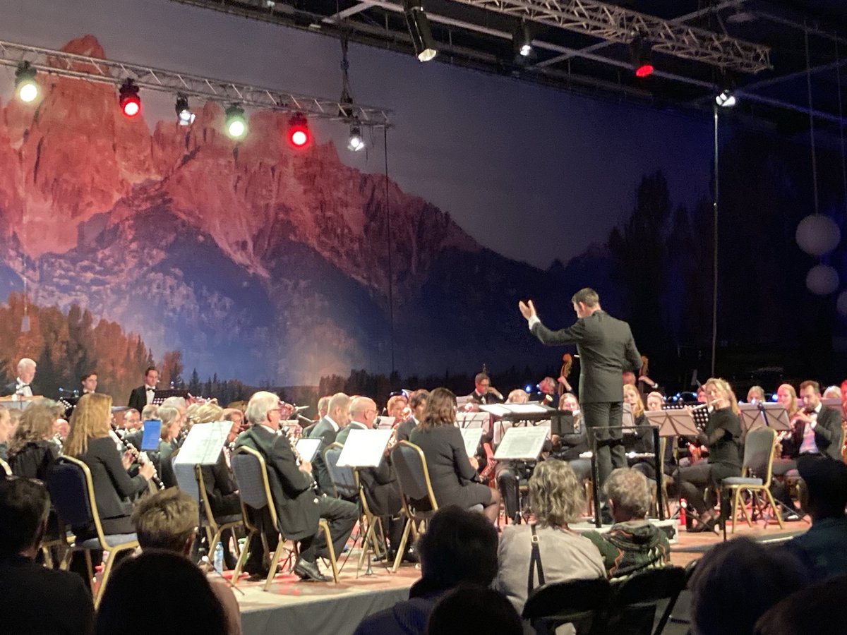 hgeraedts's tweet photo. En nu is het de beurt aan het Grootorkest ⁦@PieterAafjes⁩ https://t.co/qzglFpesfL