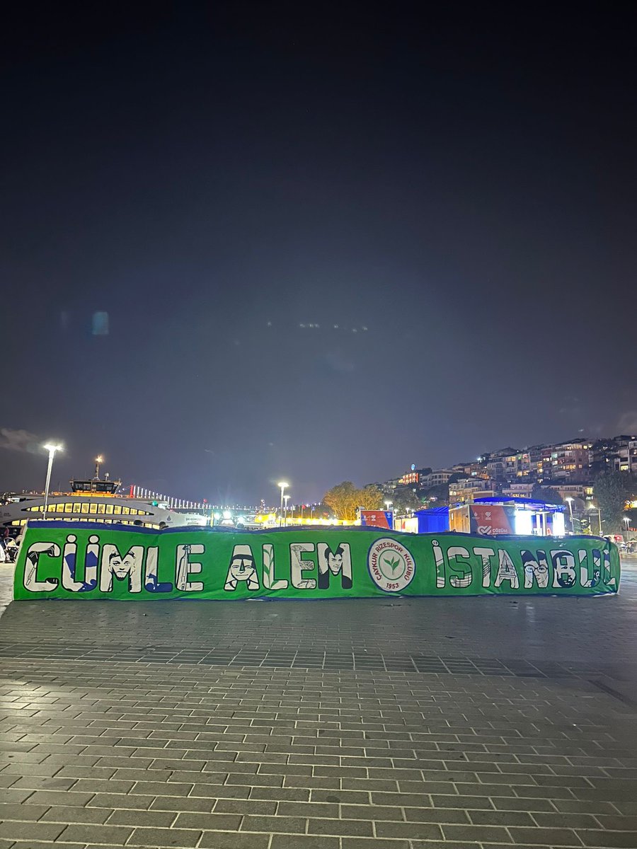 cumlealemrize's tweet photo. Takımımızı İstanbul’da kamp yaptığı otelde ziyarete eden  Cümle Alem İstanbul Grubumuz, teknik direktörümüz ilhan Palut ile oyuncularımız Minchev, Varesanovic, Gaich ve yönetim kurulu üyelerine çiçek vererek yarın oynayacağımız Fenerbahçe maçı öncesi başarı dilediler. #caist https://t.co/0eV2vhRhTX