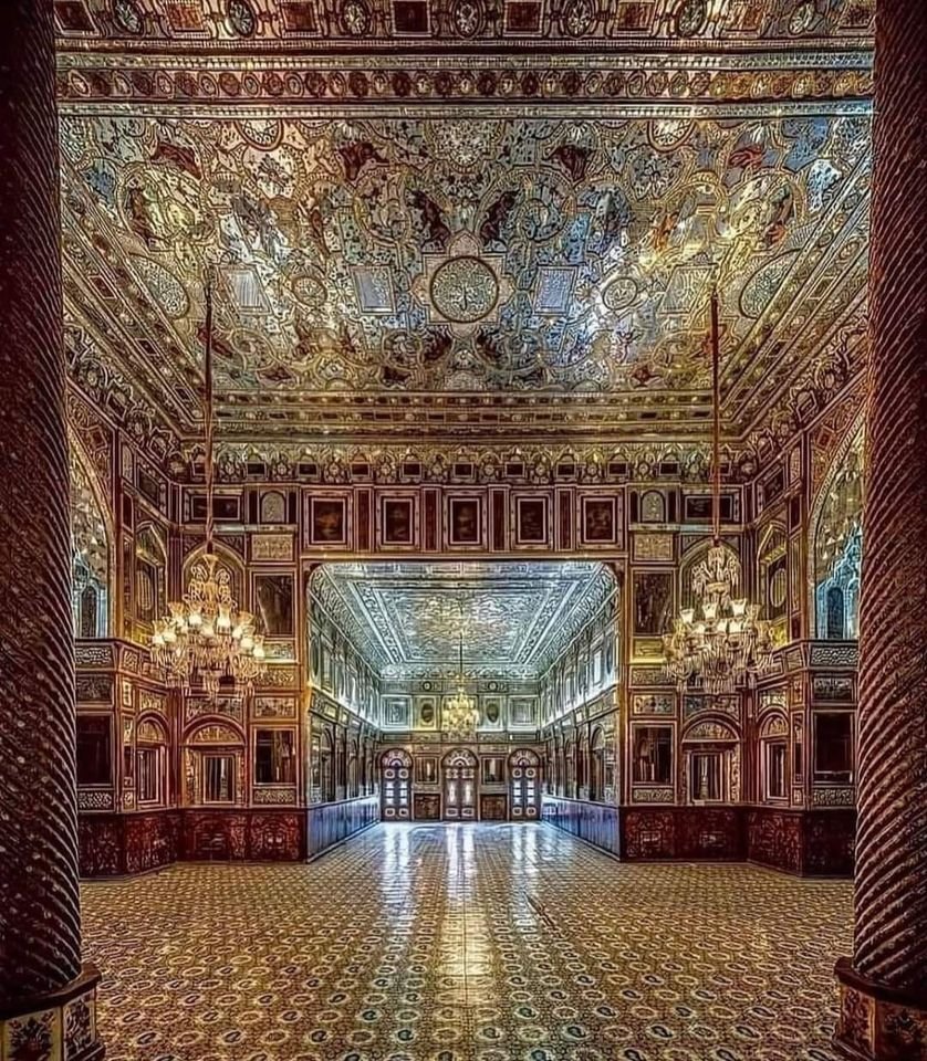UNESCO World Heritage Site
The magnificent mirrorwork of #GolestanPalace Museum, #Tehran, #Iran. More than 400 years of history in one place.
