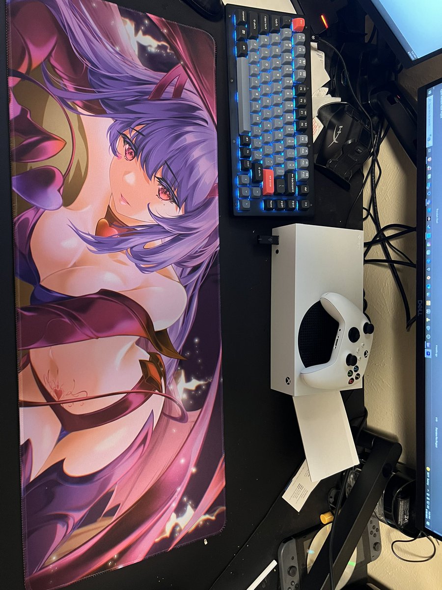 DanielJ_Mart's tweet image. Soooo I decided to buy a slew of keyboard mats from @shopuwumarket. This is the one I got to support @nihmune. #vtuber #vtubersetup #clipper