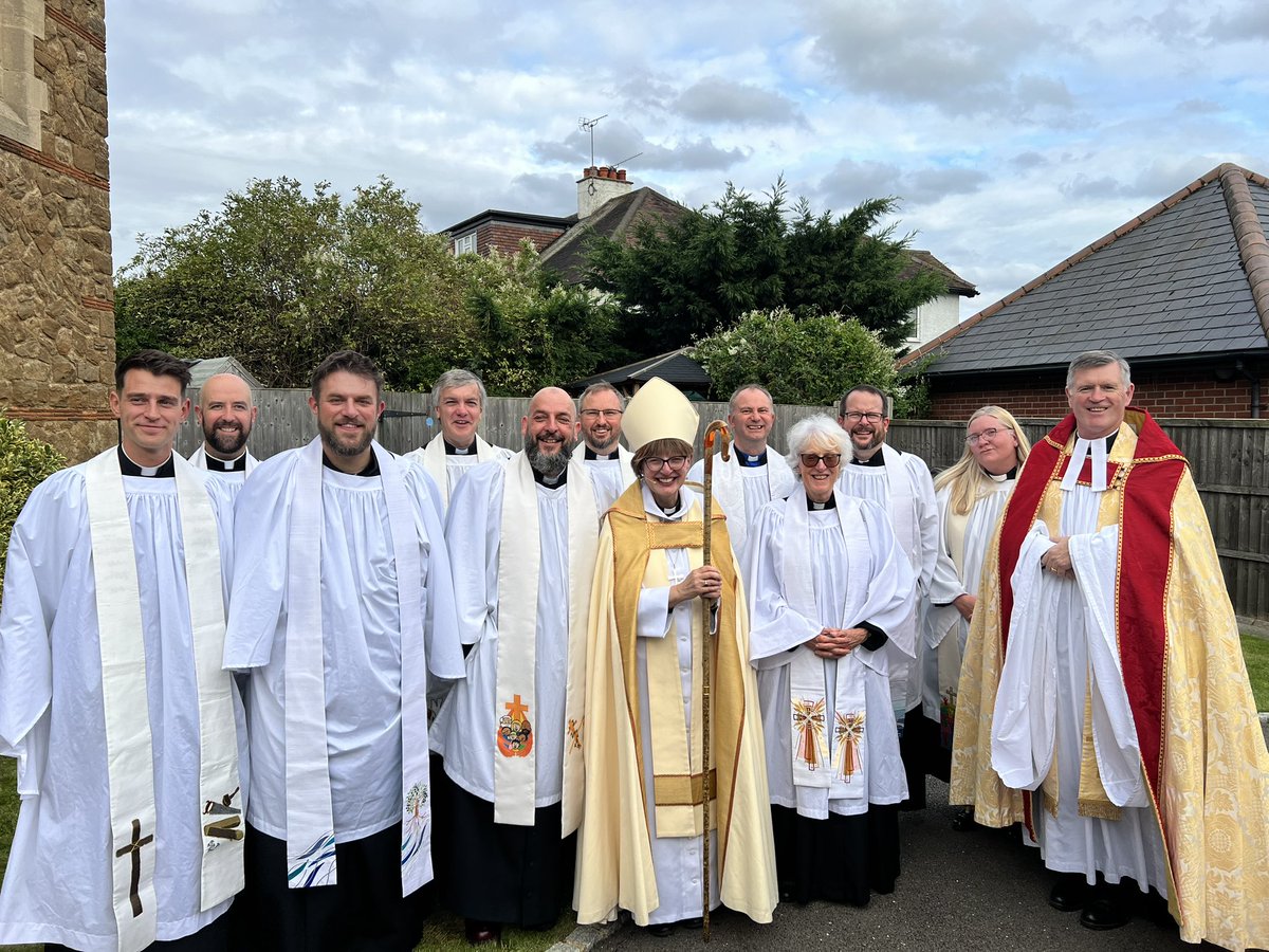 archbarking's tweet image. Prayers for those newly ordained in the Barking Episcopal Area by @LynneCullens. Two wonderful services today and 10 fabulous new priests.