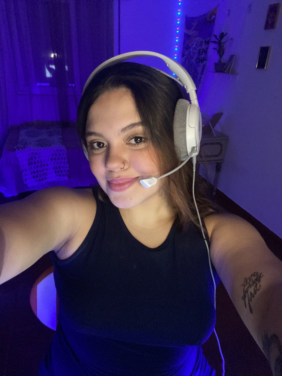 NinaThunder en Twitch tweet media