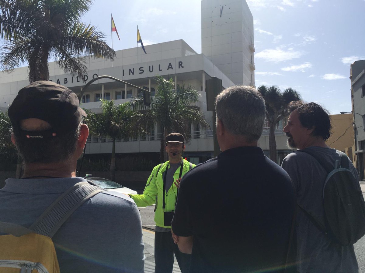 COAGranCanaria's tweet photo. #09SA | Esta mañana tuvo lugar el primer bicipaseo titulado 'Miguel Martín revisitado', donde las personas participantes recorriendo a dos ruedas las obras más insignes de #MMFT en la ciudad
Sigue la #SemanadelaArquitectura2023
#COAGC #ArquitectosGranCanaria https://t.co/wA8Y1odDHs