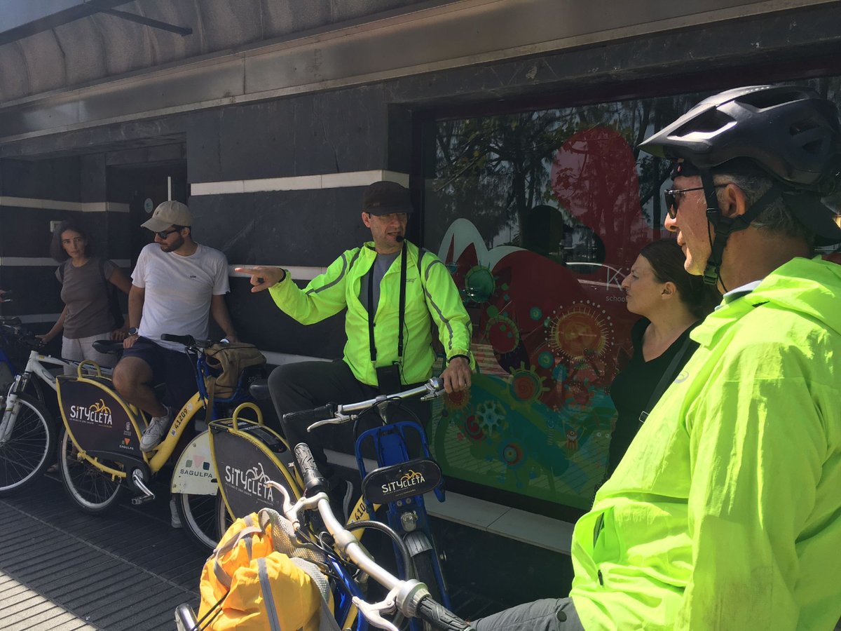 COAGranCanaria's tweet photo. #09SA | Esta mañana tuvo lugar el primer bicipaseo titulado 'Miguel Martín revisitado', donde las personas participantes recorriendo a dos ruedas las obras más insignes de #MMFT en la ciudad
Sigue la #SemanadelaArquitectura2023
#COAGC #ArquitectosGranCanaria https://t.co/wA8Y1odDHs