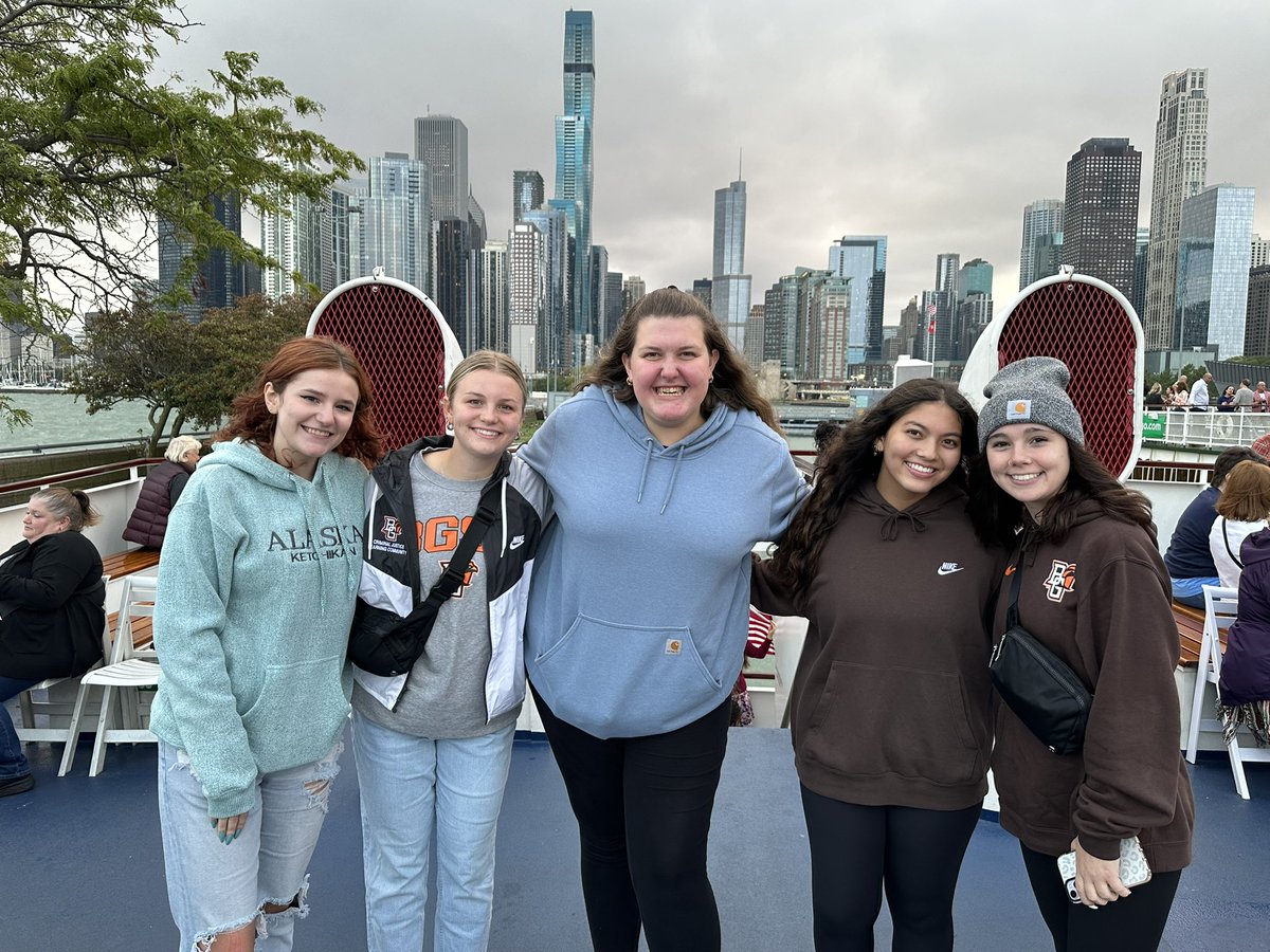 Fun night out in Chicago celebrating the hard work of our <a href="/BGSUCJ/">BGSU Criminal Justice</a> student presenters and <a href="/MidwesternCJA/">Midwestern Criminal Justice Association</a> registration team!