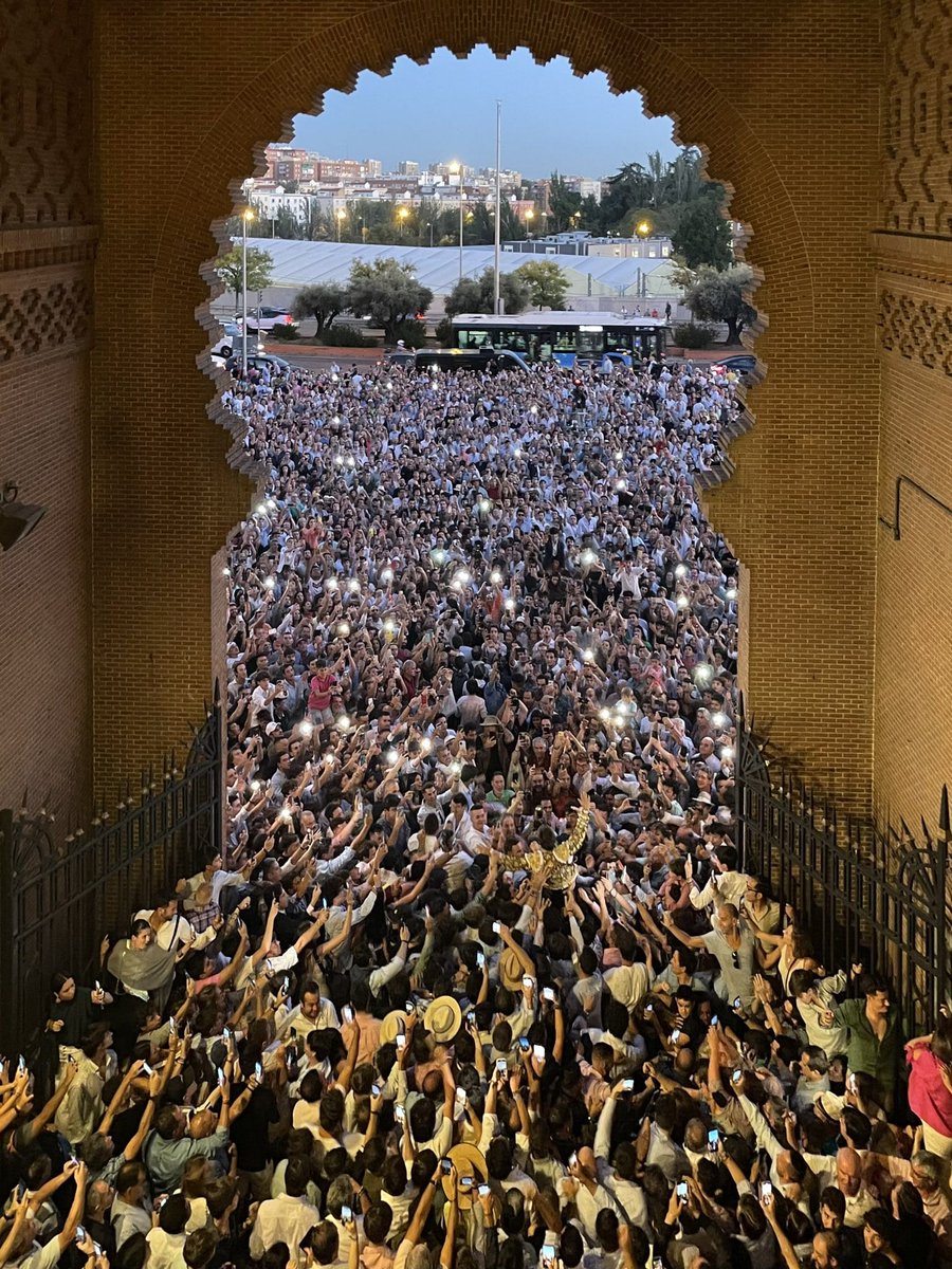 I M P R E S I O N A N T E ! ! !

#ElJuli #Madrid