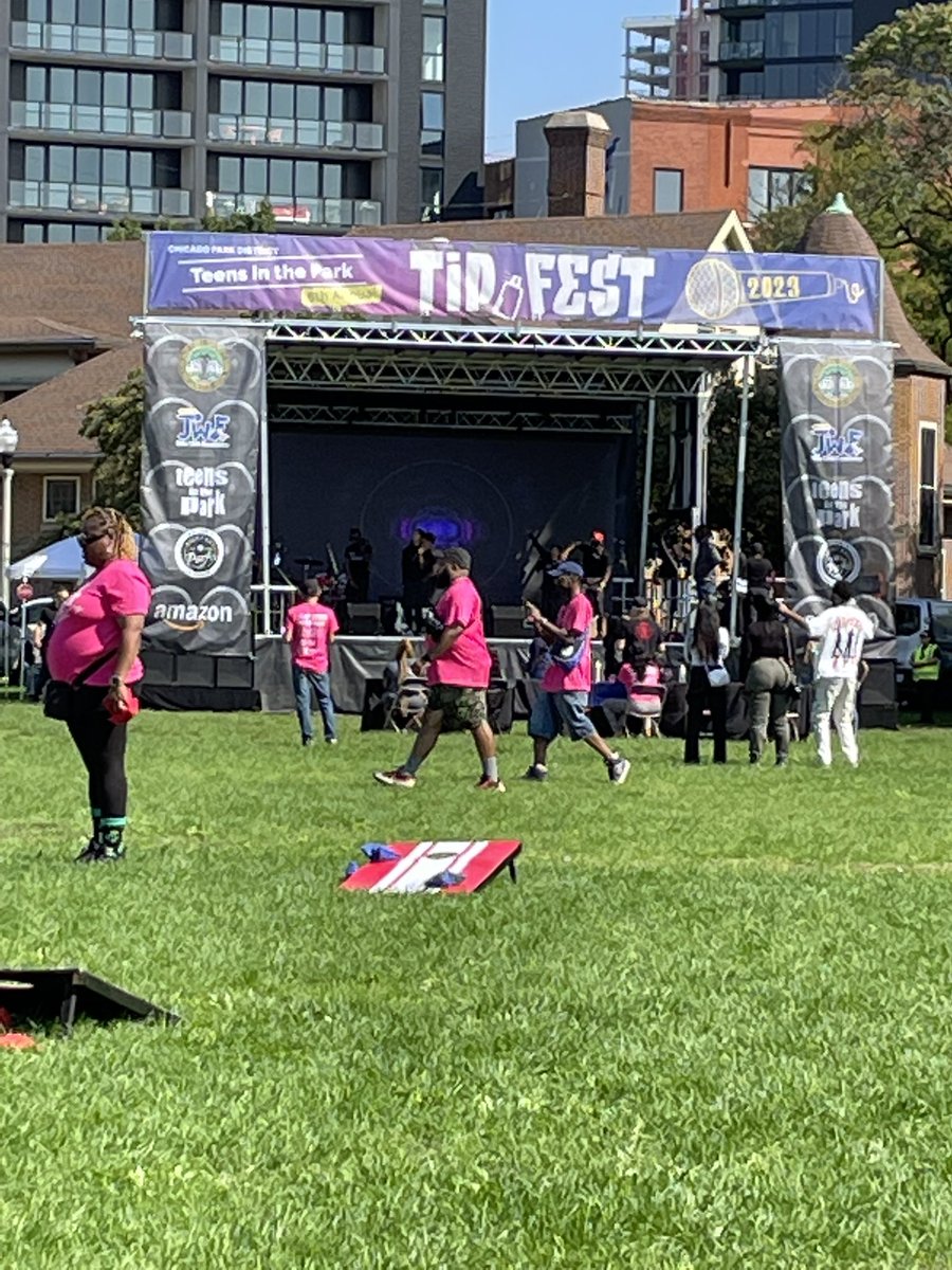 ChicagoCOPA's tweet photo. We are at TIP (Teens in the Park) Fest at Union Park today! Congratulations to all the young performers showcasing their skills today, and a special shout out to @ChicagoParks for this culminating event celebrating young artists! #TIPfest #chicago #copainthecommunity https://t.co/jzpBF7Ox1q