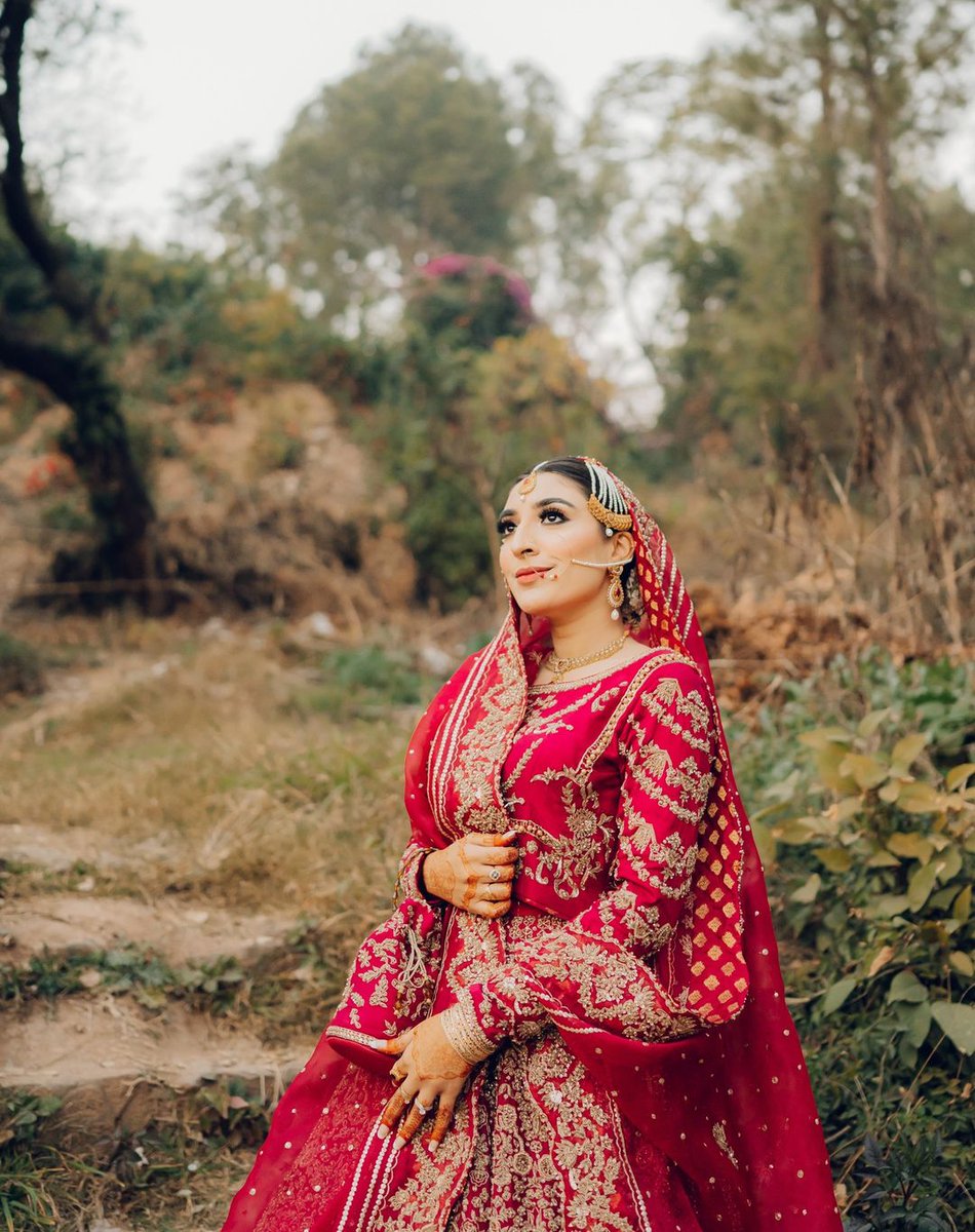 Our beautiful bride kainat on her big day ♥️ #photography #pakistaniwedding #mehndi #weddingstyle #fashion #islamabad #weddings #weddingphotographer #weddingflowers #instawedding #weddingplaner #bridal #bridedress #photowedding #weddingphotoideas