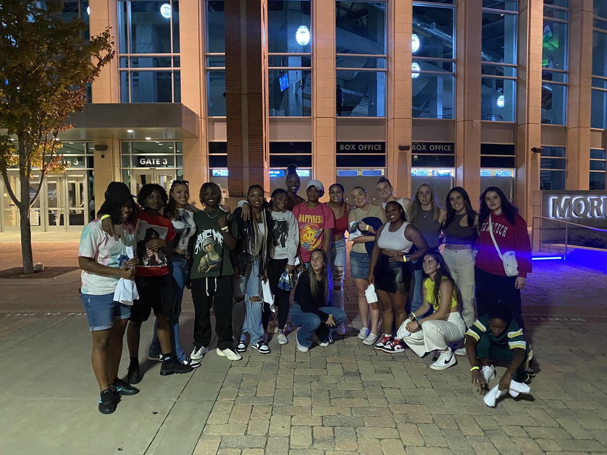Great night out at the Dallas Wings playoff game last night. Great group of young ladies. 
#DallasWings #LasVegasAces #WNBA